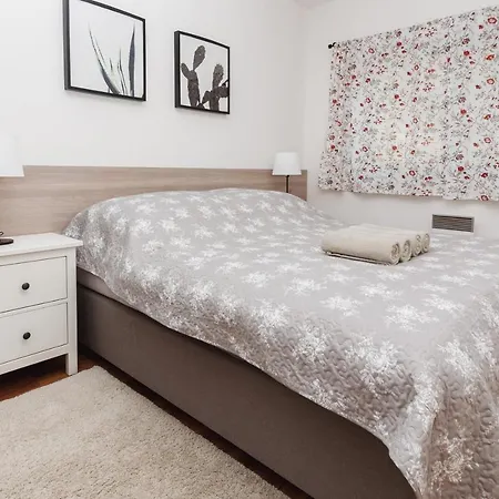 Olívia - Olívia 1 *